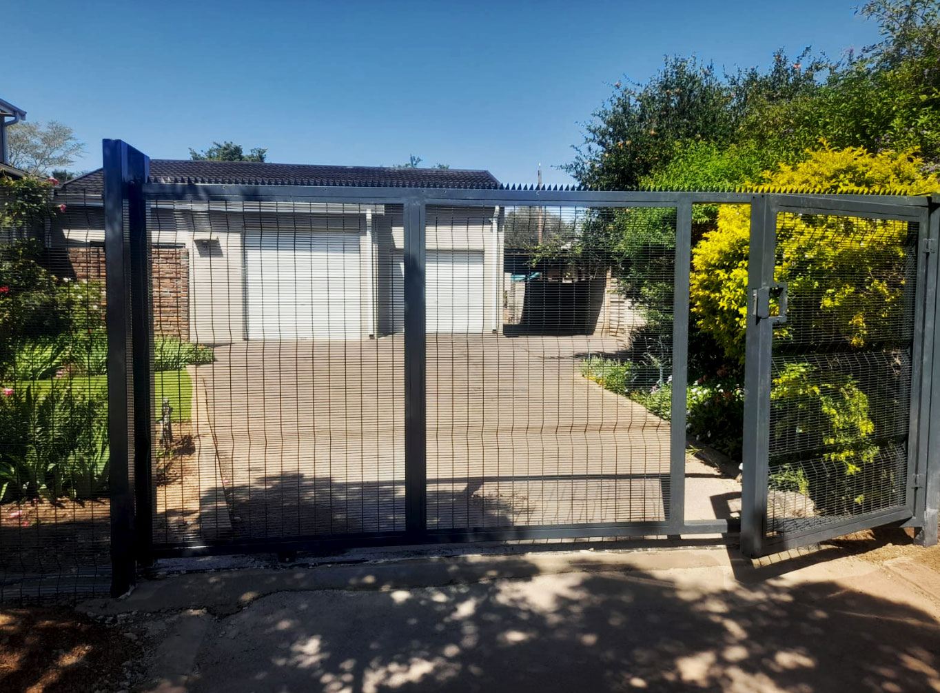 Clear View System Pedestrian Gates - Image 3