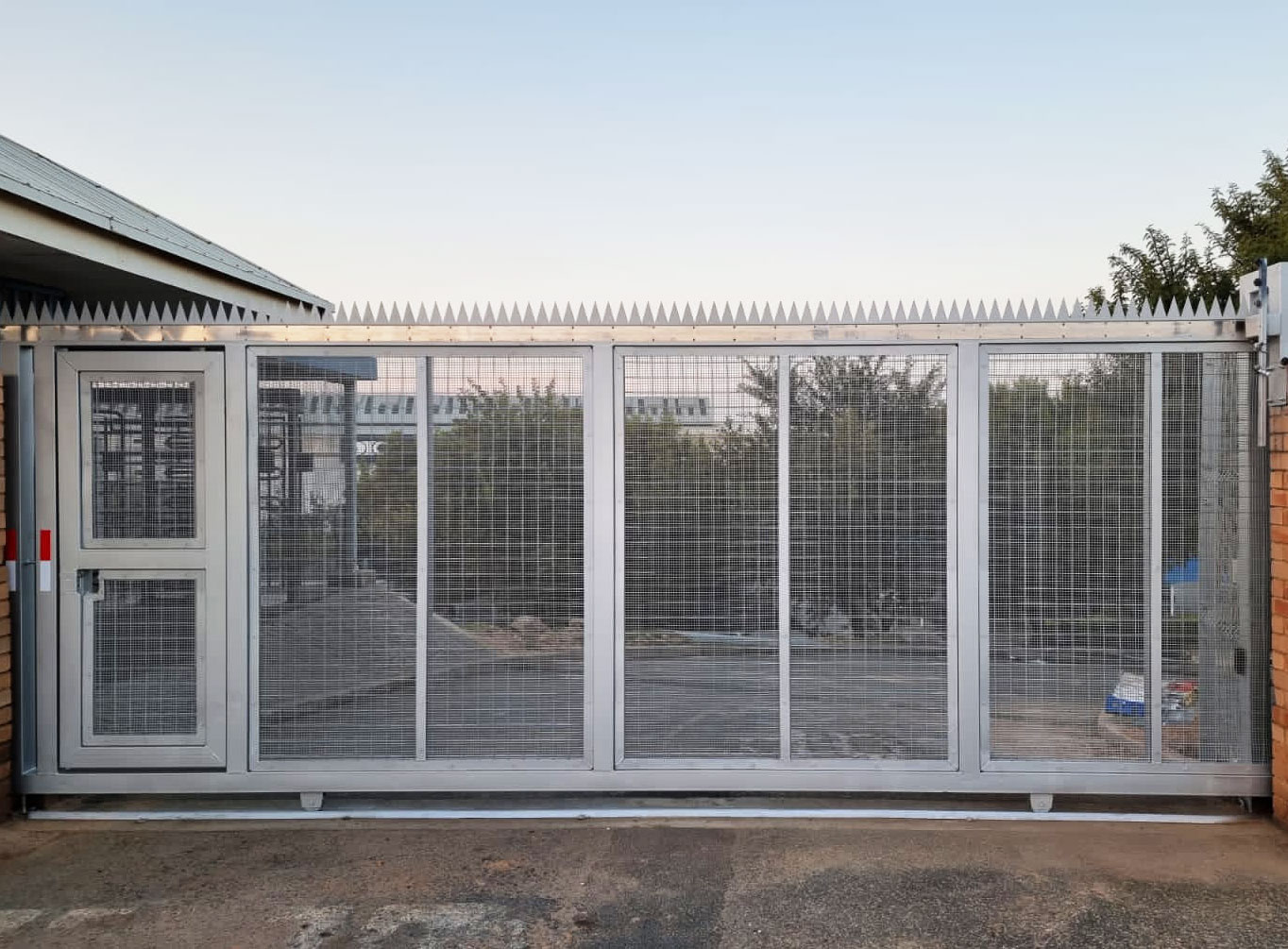 Clear view sliding gate